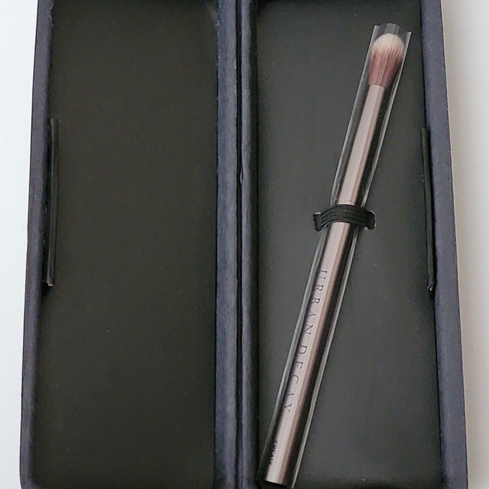 Urban Decay Good Karma Crease Brush